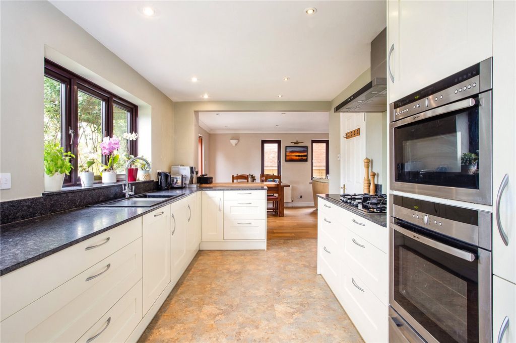 Property photo 3 of 14 Picture No. 11