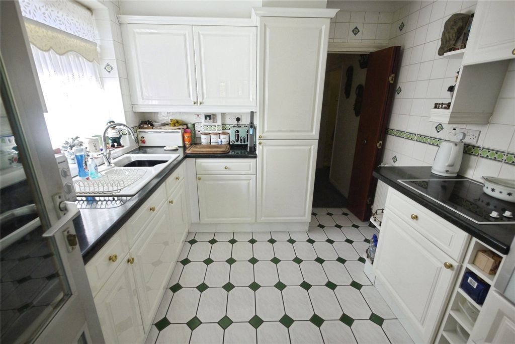 Property photo 2 of 15 Kitchen