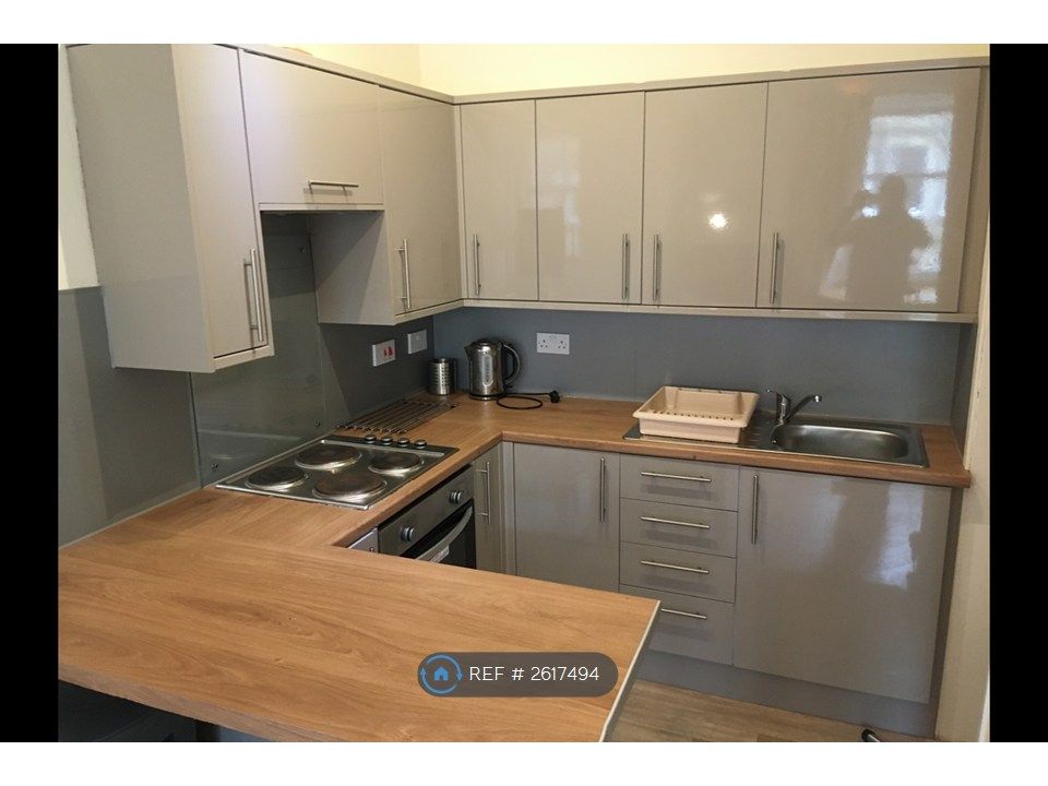 Property photo 1 of 6 Kitchen