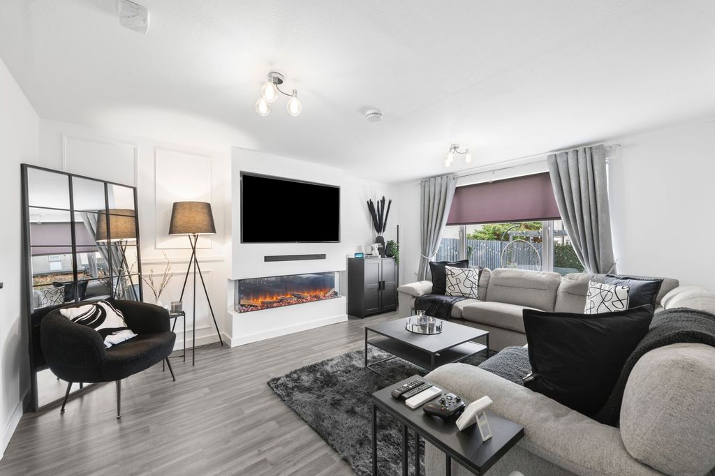 Property photo 2 of 29