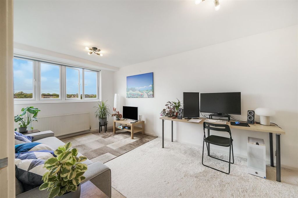 Property photo 2 of 17 125 Upper Richmond Road