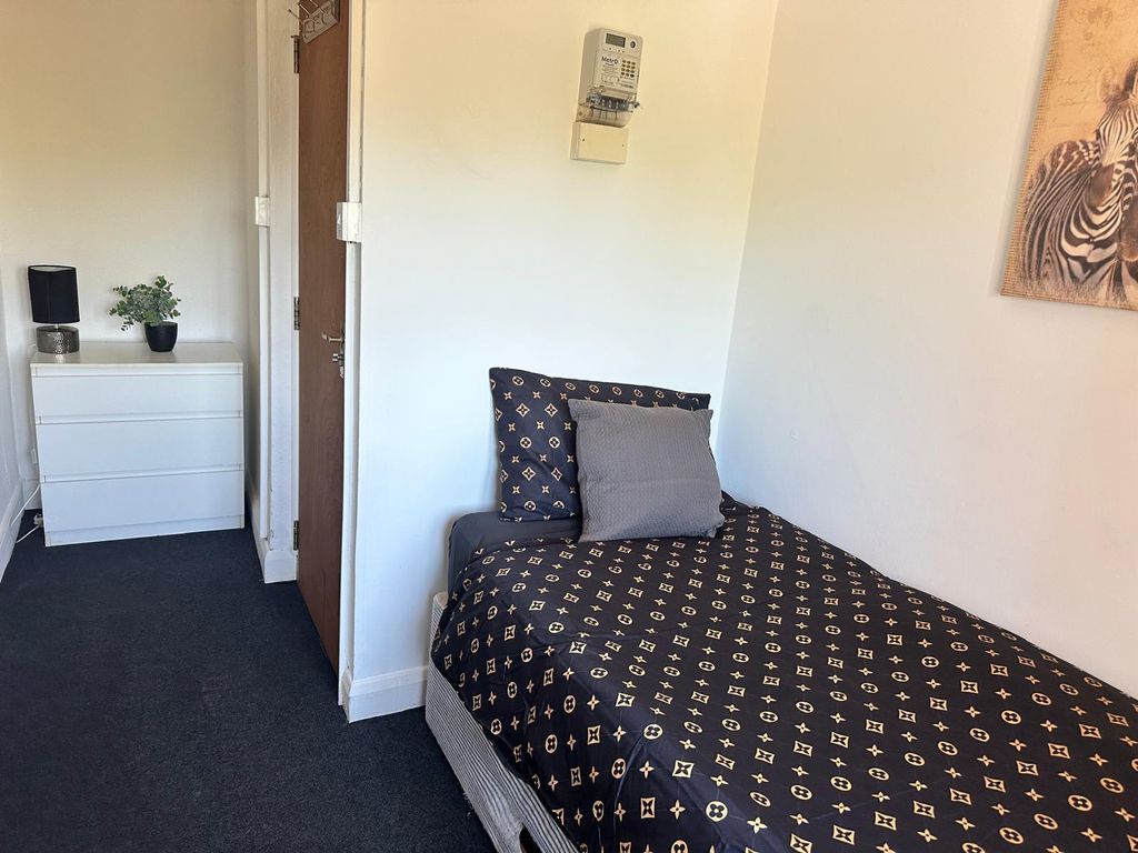 Property photo 1 of 2