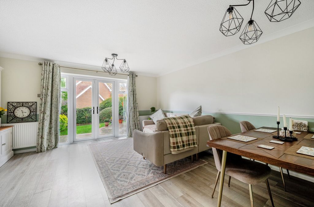 Property photo 2 of 16 1375606-10-691217...