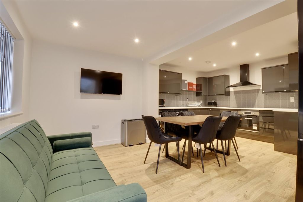 Property photo 3 of 8 B85317C6-4A18-4857-Be0F-7C152Ffcb711_1_201_A.Jpeg