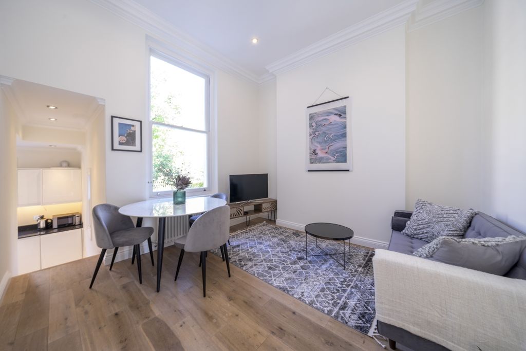 Property photo 1 of 7 Living Room
