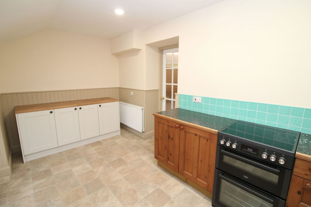 Property photo 2 of 28 Kitchen