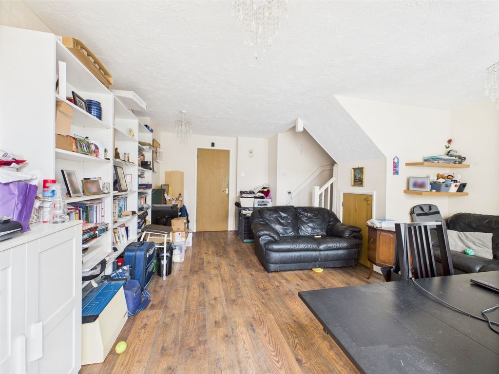 Property photo 3 of 7 Cam03151G0-Pr0044-Still003
