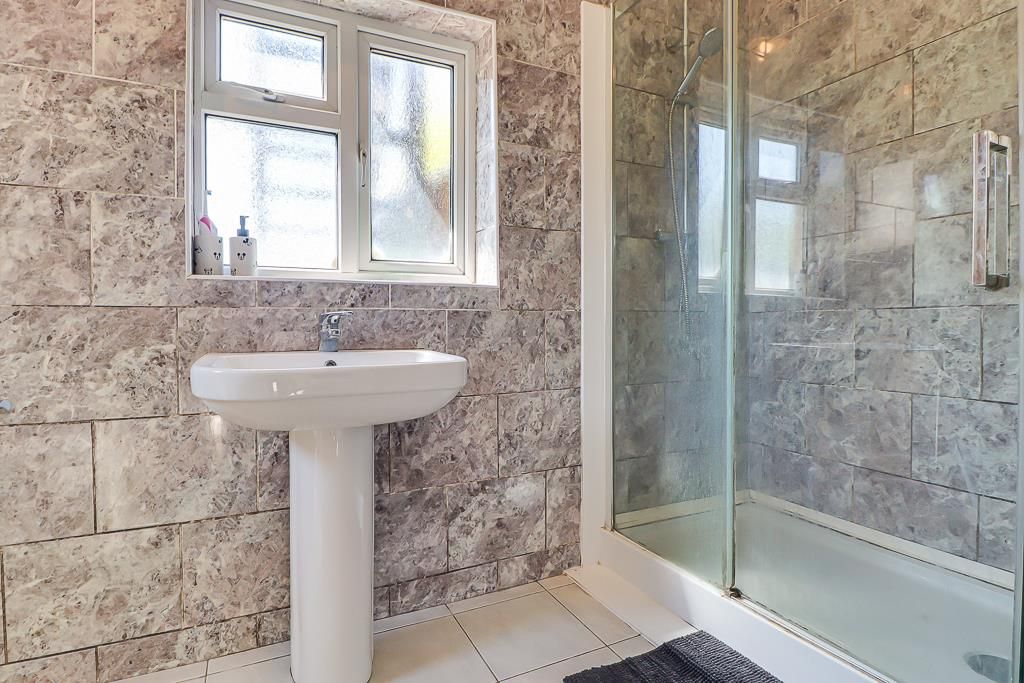 Property photo 1 of 13 Bathroom