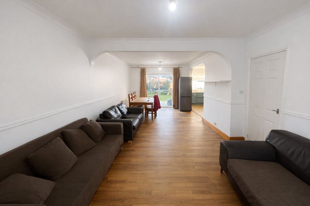 Property photo 2 of 9 Lounge