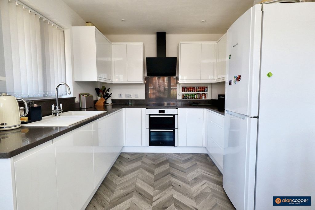 Property photo 2 of 34 4369912