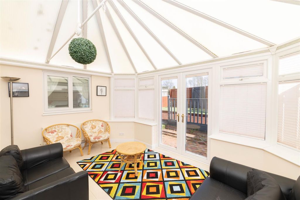 Property photo 3 of 13 Conservatory