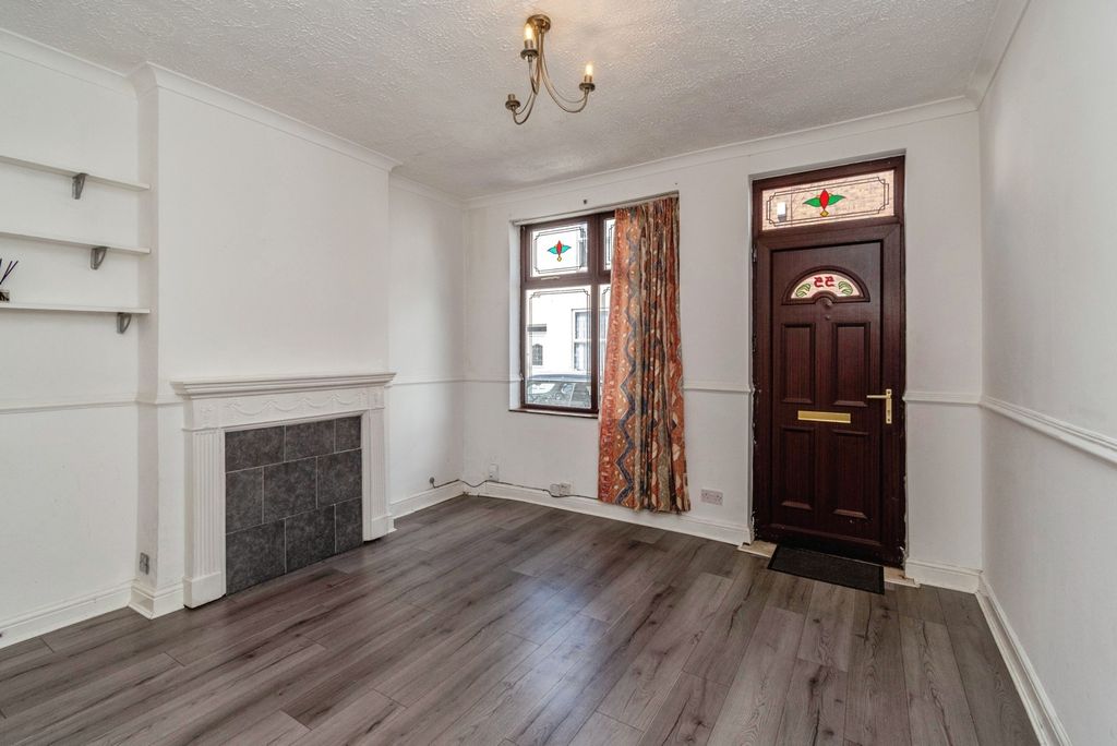 Property photo 2 of 19 Pbox-Img.Jpg