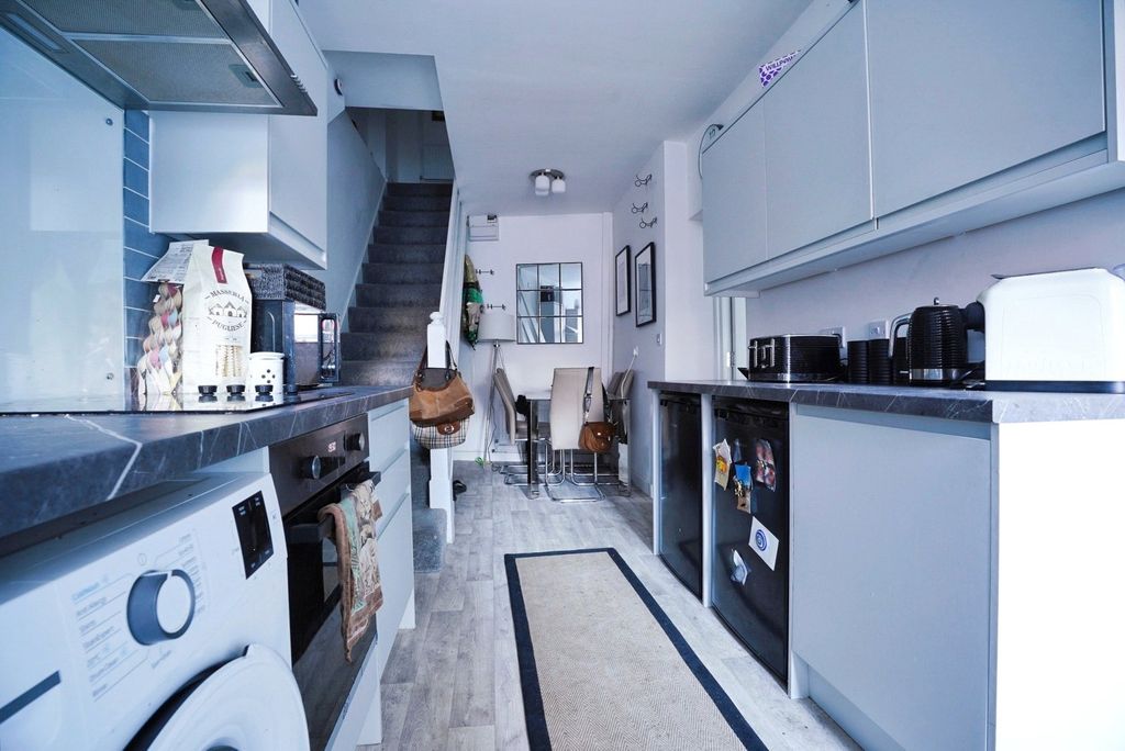 Property photo 2 of 10 Pbox-Img.Jpg