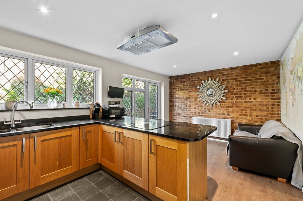 Property photo 3 of 14