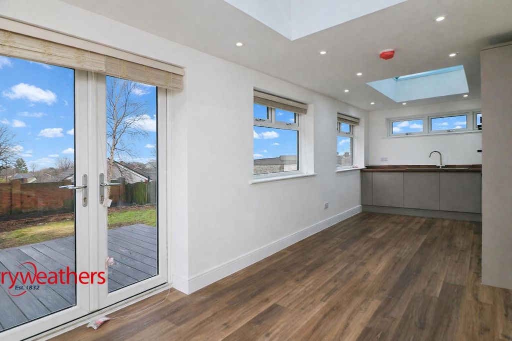 Property photo 2 of 17 Dining Kitchen