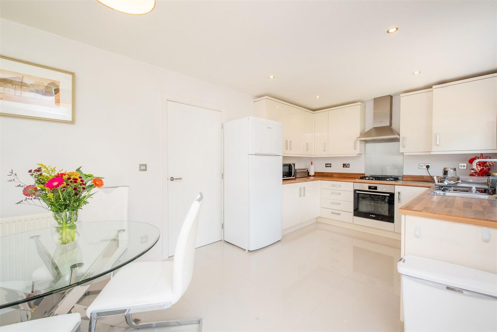 Property photo 3 of 21 Kitchen/Diner