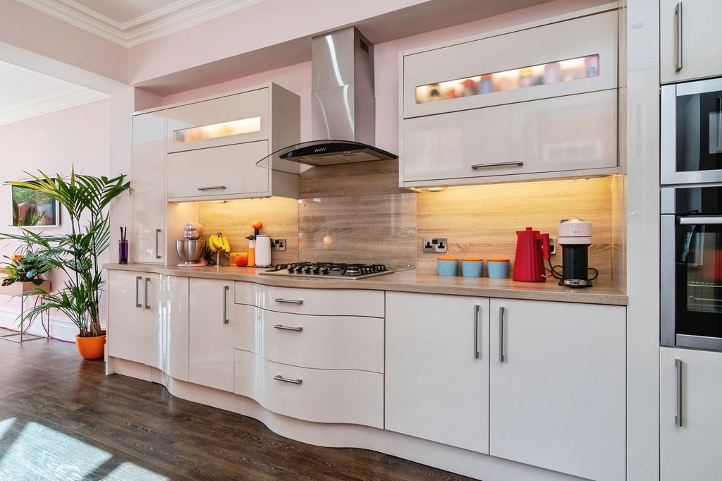 Property photo 3 of 26 Pbox-Img.Jpg