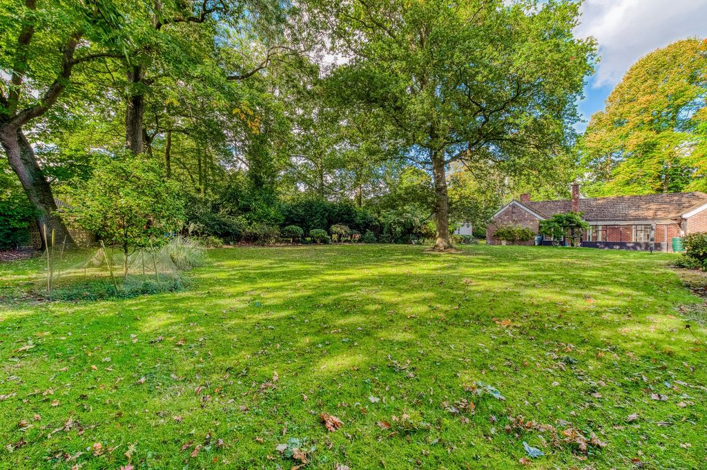 Property photo 2 of 28