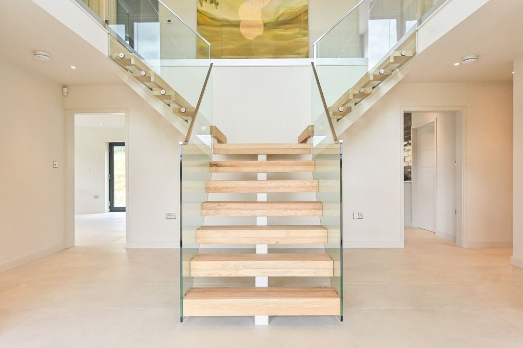 Property photo 2 of 18 Reception Hall