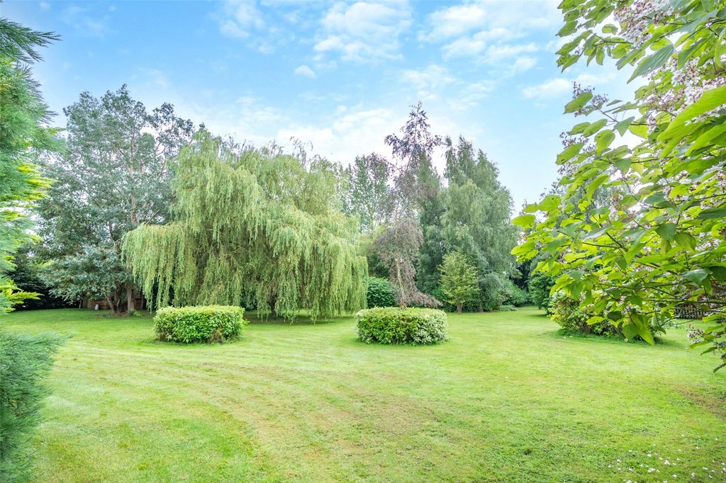 Property photo 2 of 16 Garden