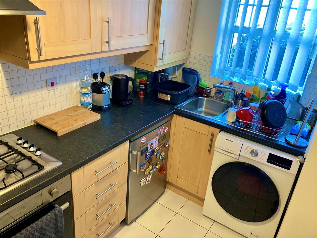 Property photo 2 of 8 Kitchen.Jpg