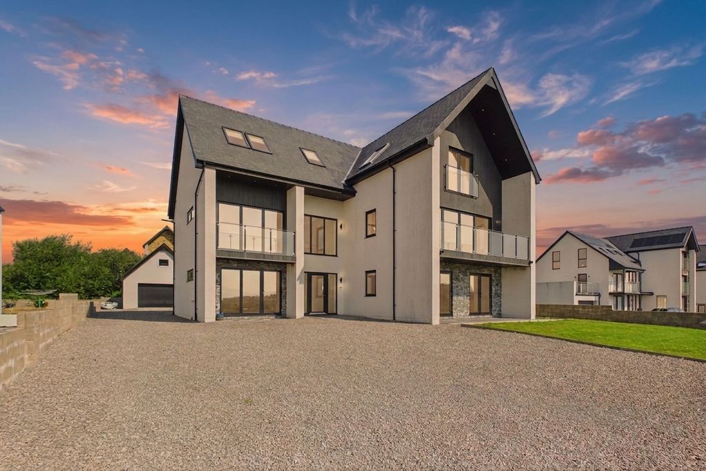 Property photo 1 of 63