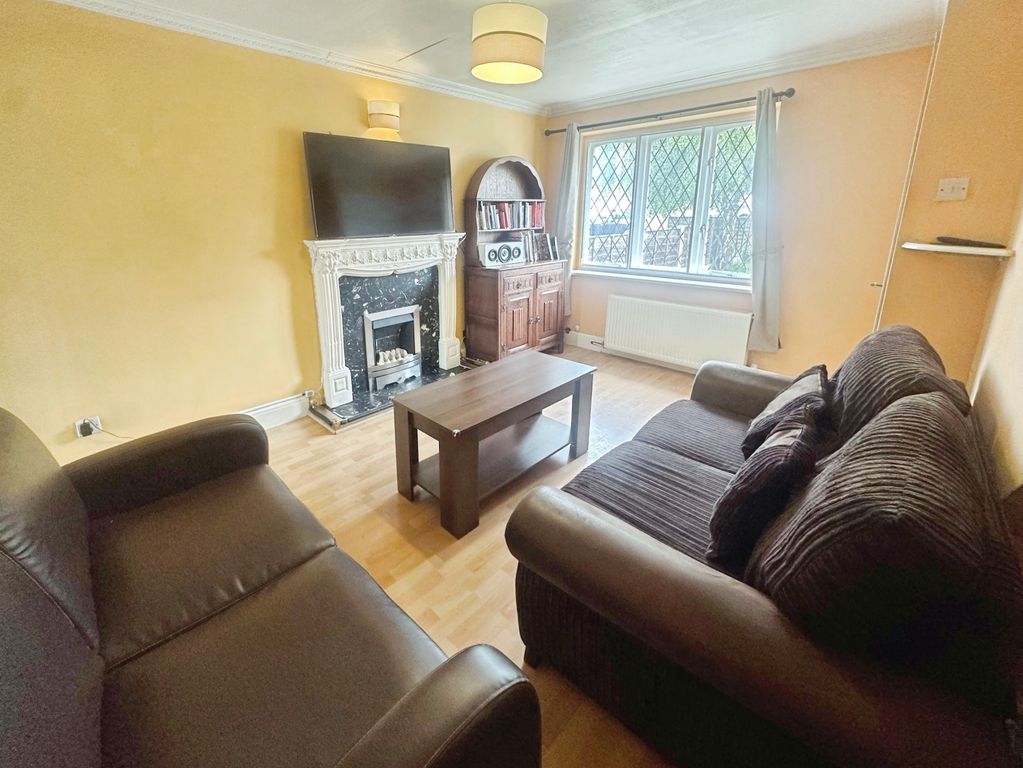 Property photo 3 of 14 Lounge