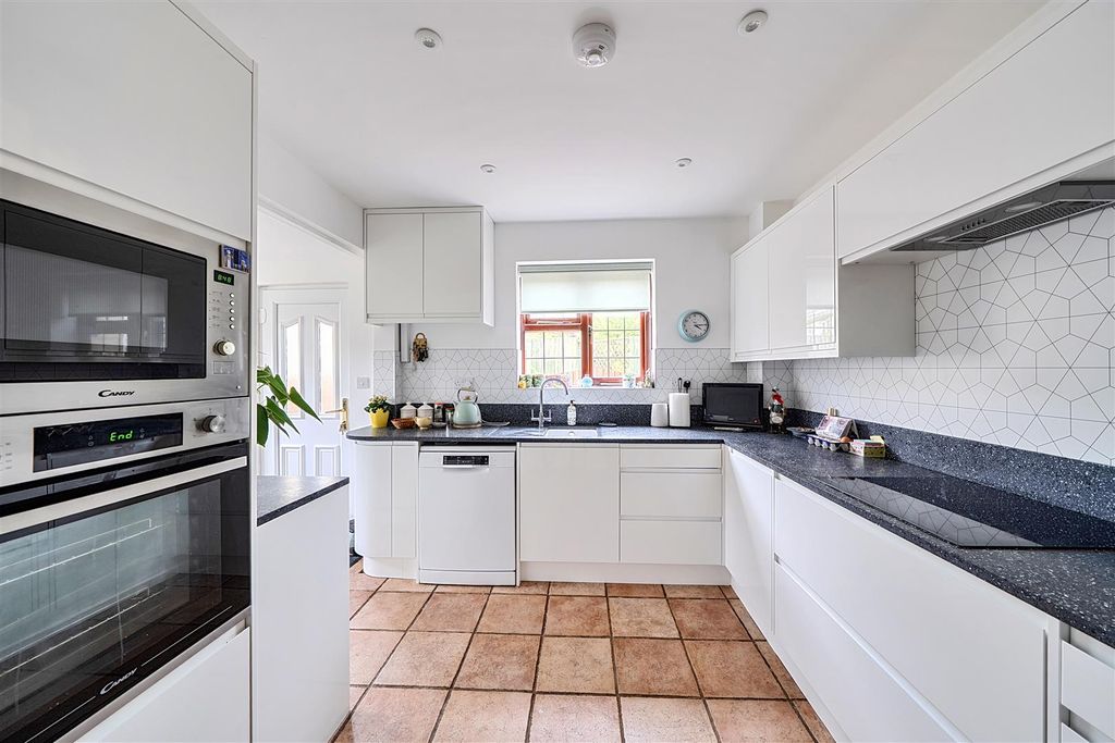 Property photo 2 of 18 Kitchen