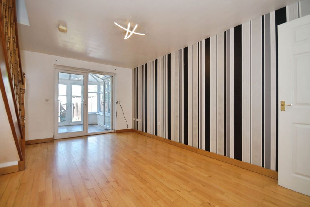 Property photo 2 of 16 Pbox-Img.Jpg
