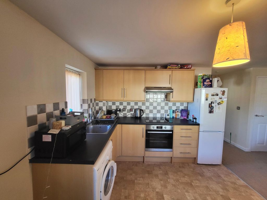 Property photo 3 of 7 Kitchen