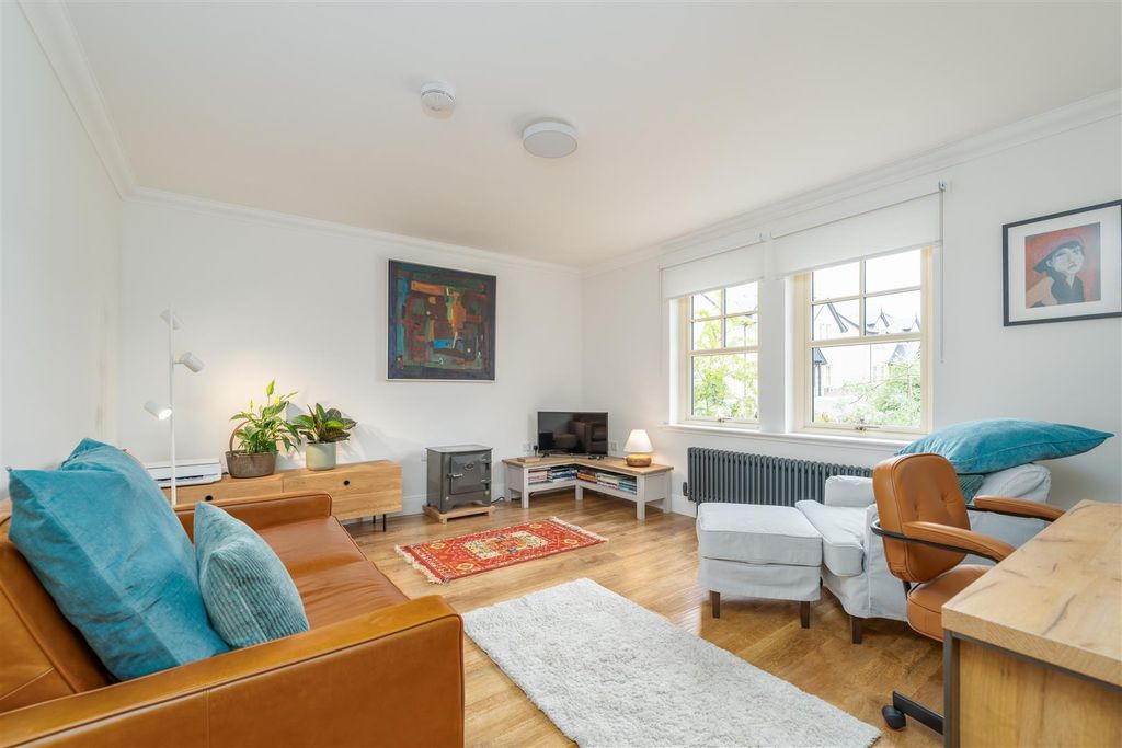 Property photo 2 of 18 11_Lambton_Green-03.Jpg