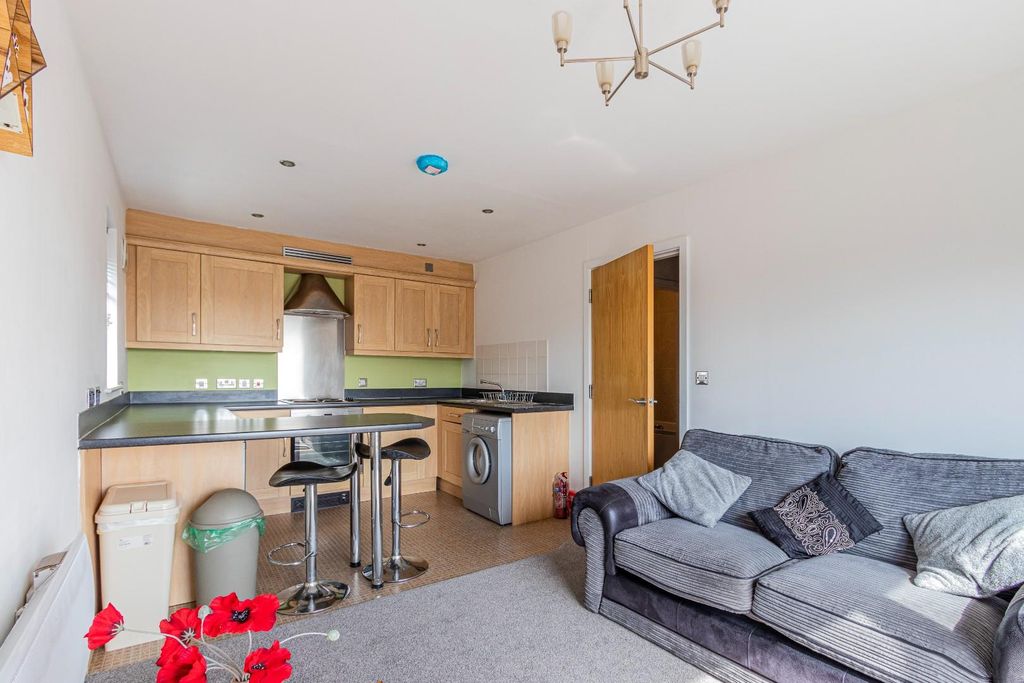 Property photo 2 of 10 Ffordd Mograig 58-10.Jpg