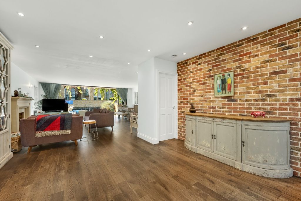 Property photo 2 of 31 Reception Room