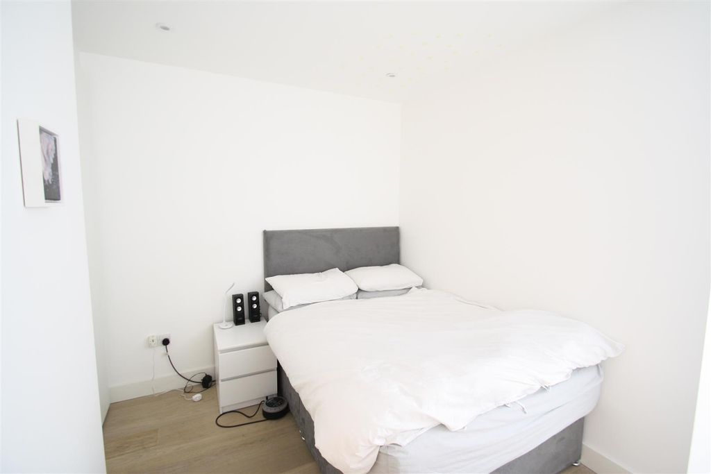 Property photo 3 of 10 Studio Suite