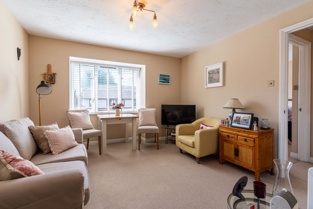 Property photo 2 of 10 5079673