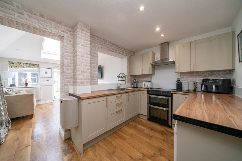 Property photo 3 of 16 59-Dalesford-Road-09787