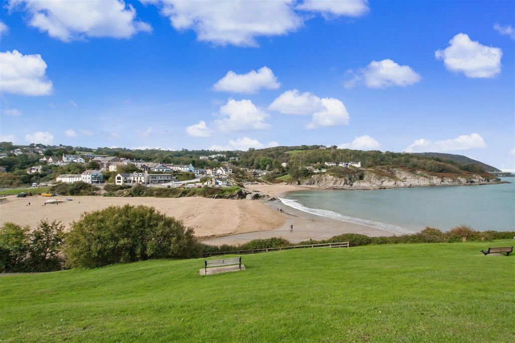 Property photo 2 of 40 Beach To Front