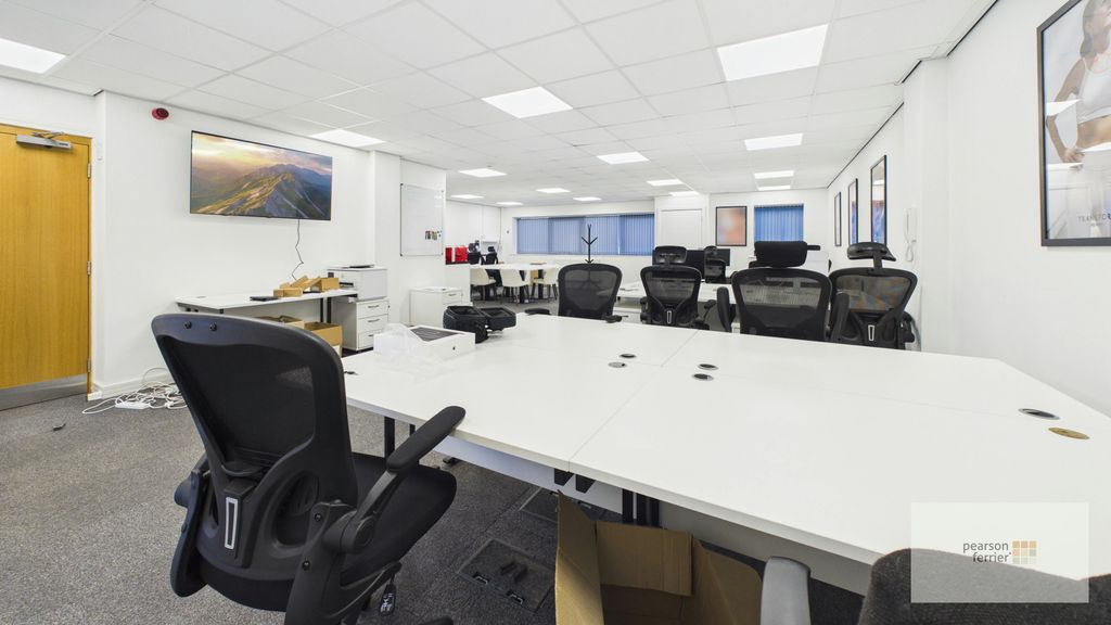 Property photo 3 of 9 Office Floor