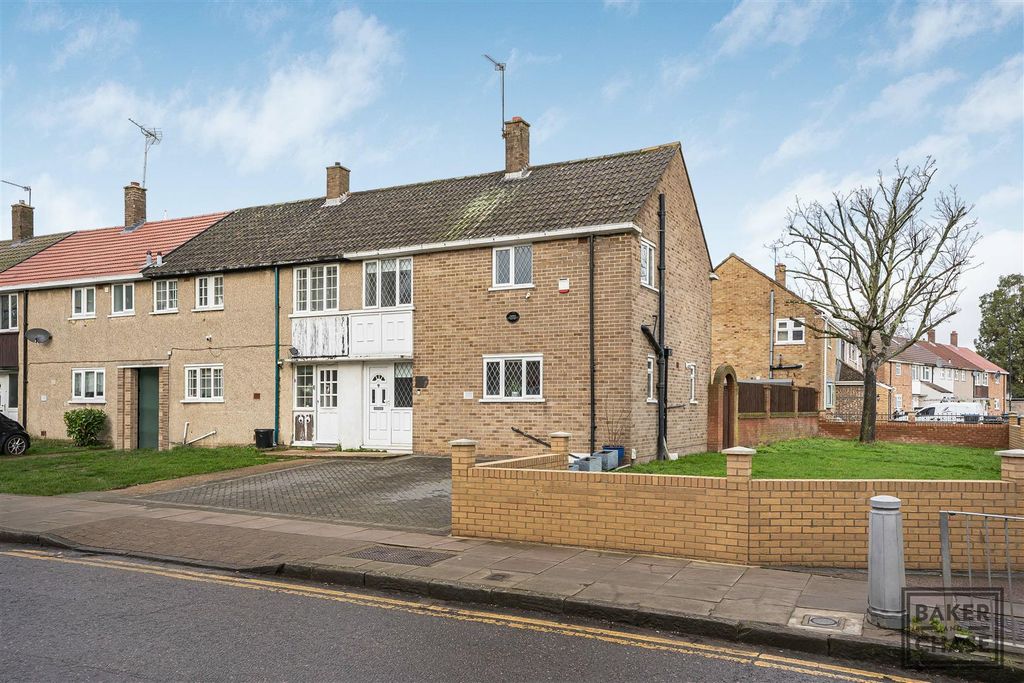 Property photo 2 of 25 Front And Side Garden