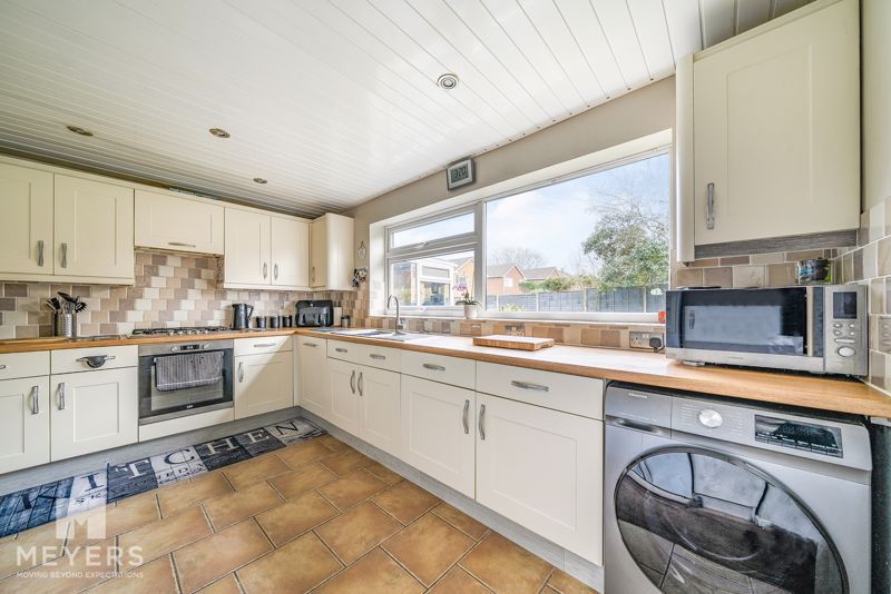 Property photo 2 of 18 Kitchen