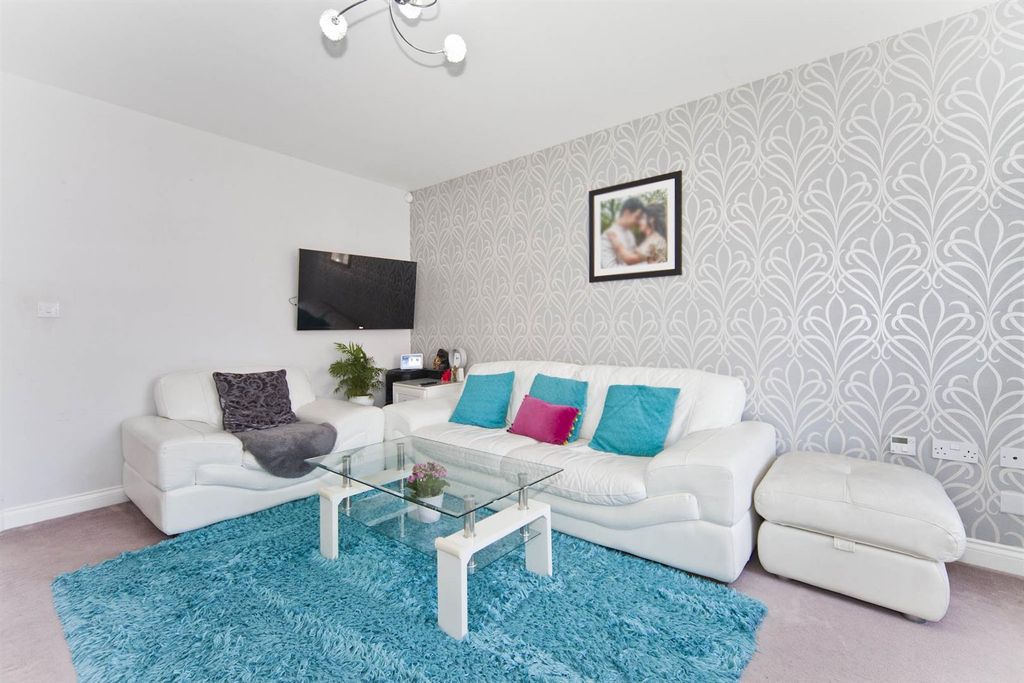 Property photo 3 of 24