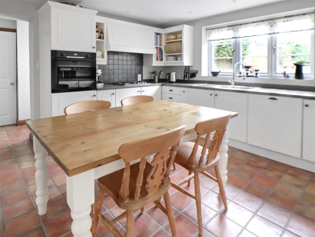 Property photo 2 of 21 Picture No. 11