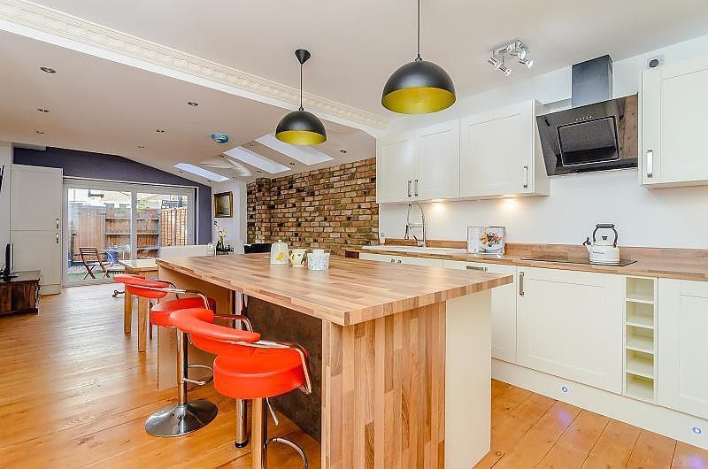 Property photo 2 of 9 Kitchen