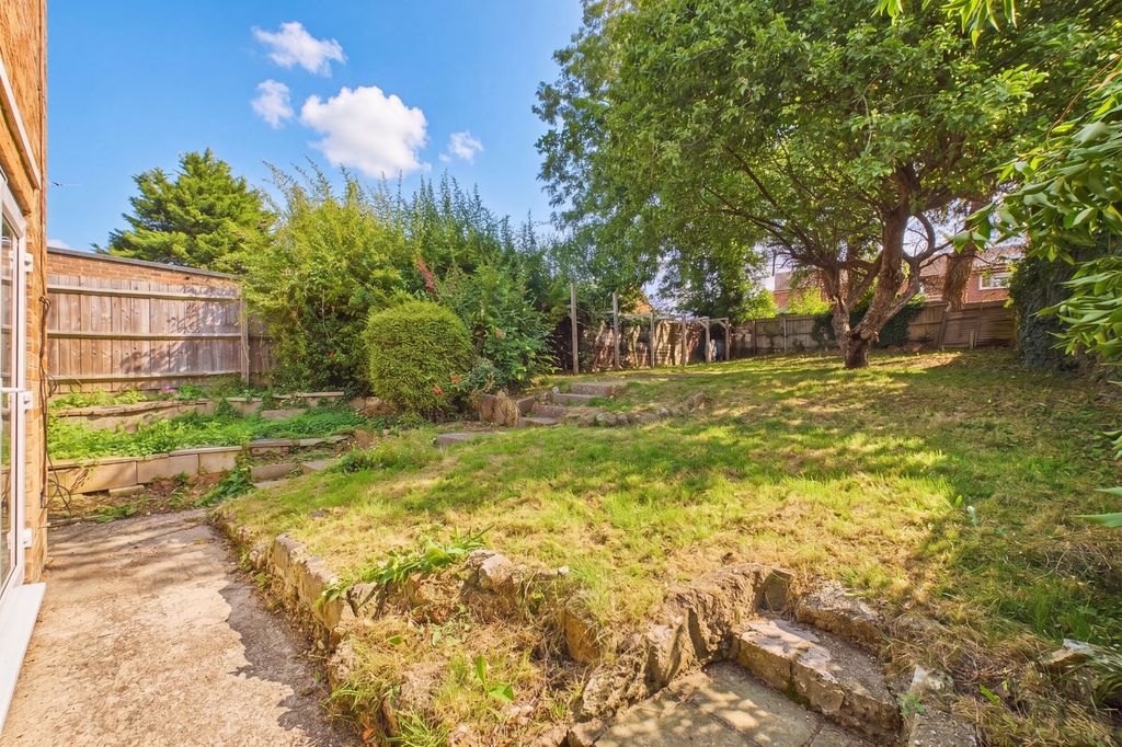 Property photo 2 of 9 Picture No. 15
