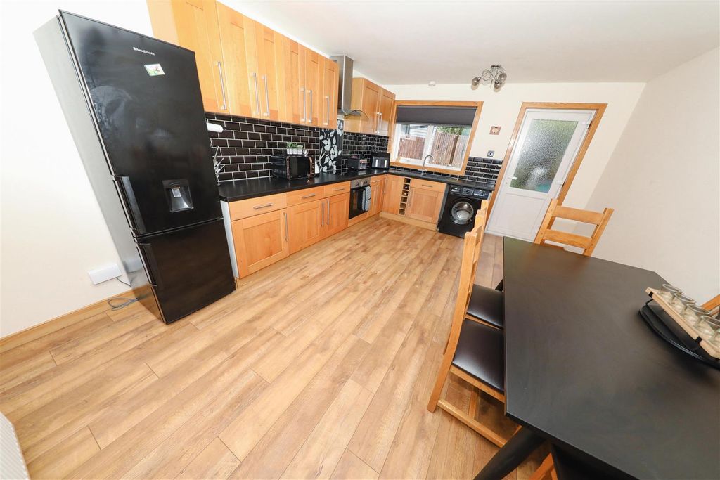 Property photo 3 of 21 d