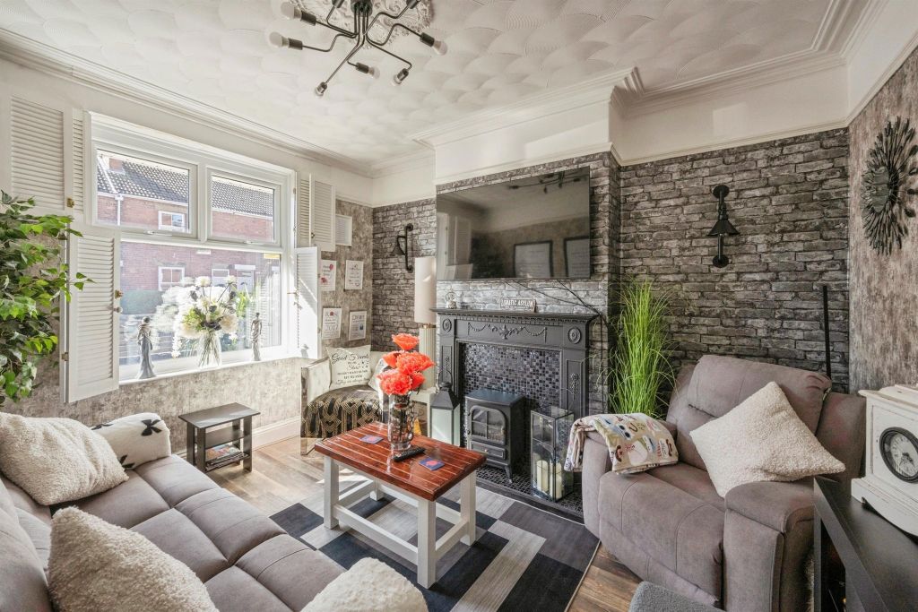 Property photo 2 of 22