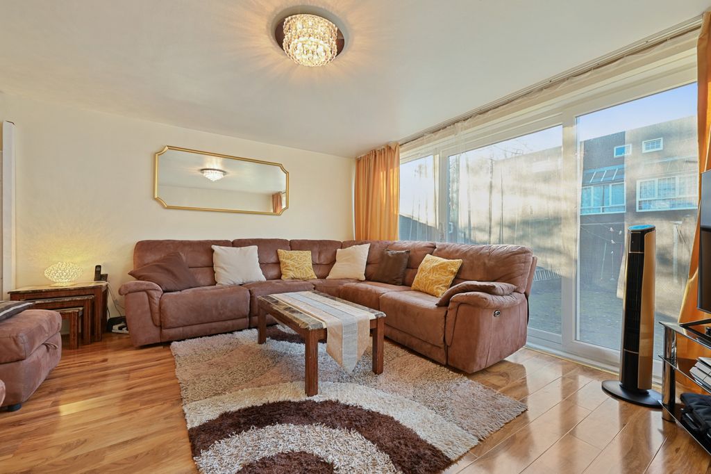 Property photo 2 of 10 Reception