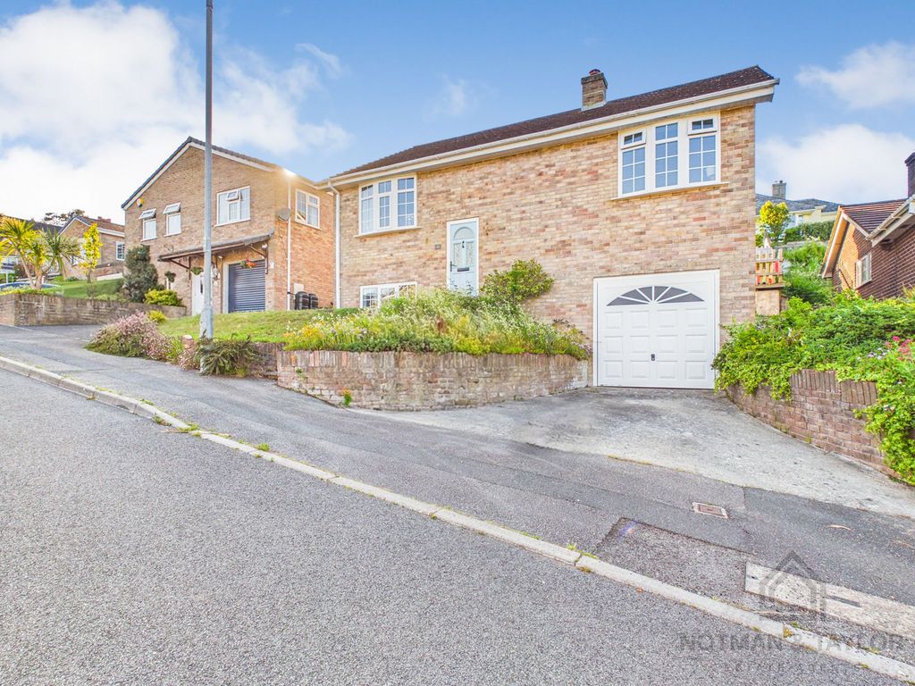 Property photo 1 of 32