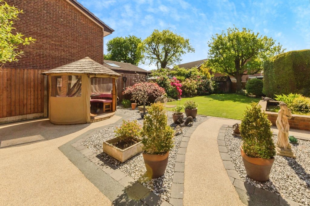 Property photo 2 of 17 Photo