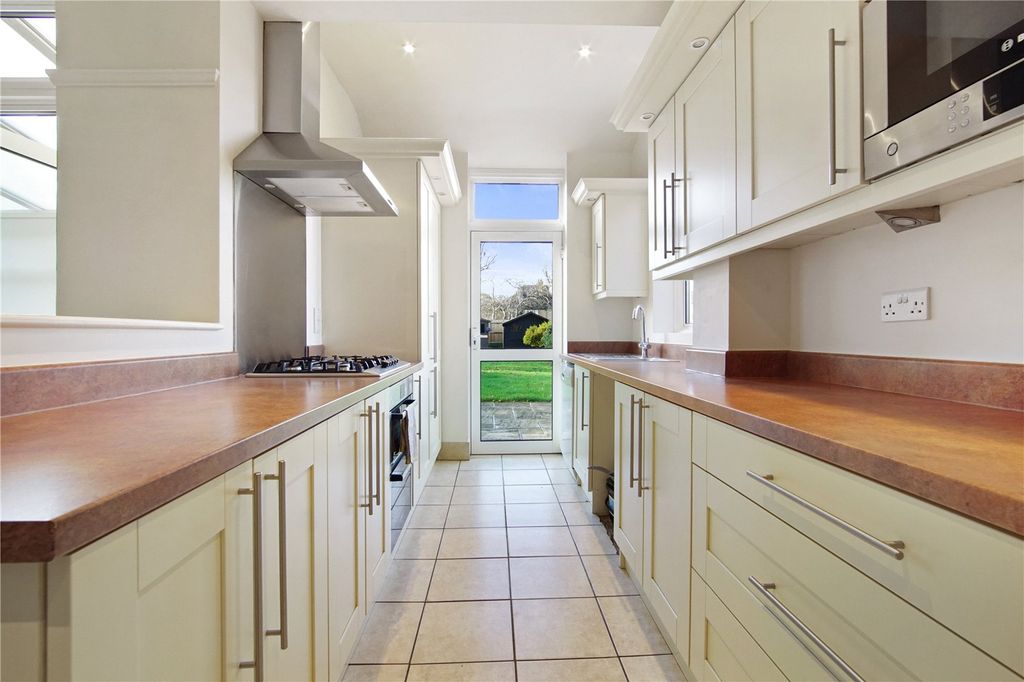 Property photo 3 of 17 Kitchen